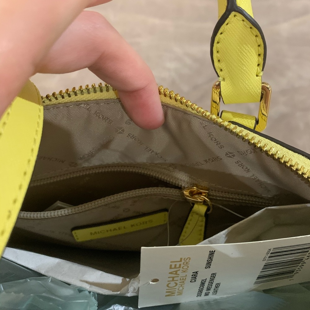 NWT MICHAEL KORS YELLOW LURSE AND WALLET SET 😍 - Picture 10 of 11